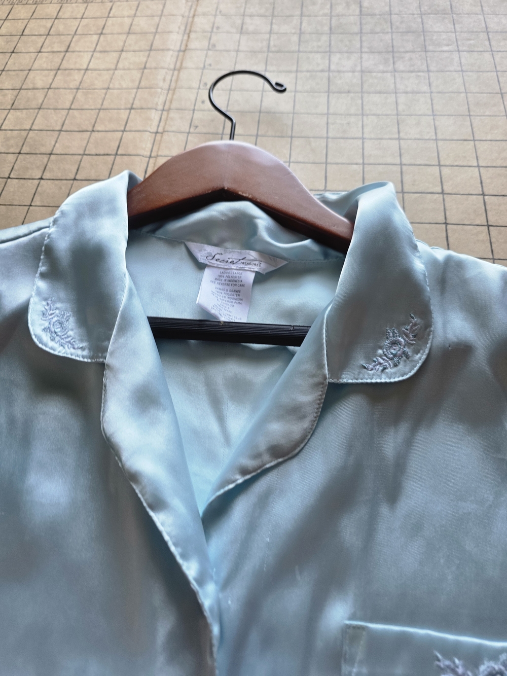 Secret Treasures Satin Button Top & Shorts Set Women’s L Summer Pajama Set - Picture 3 of 15